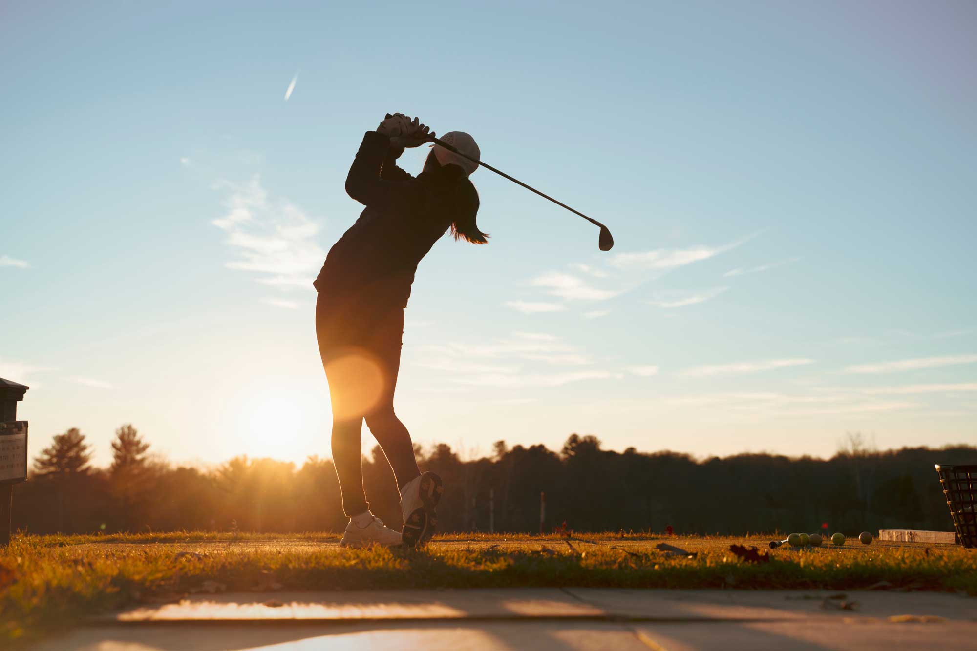 woman golfing